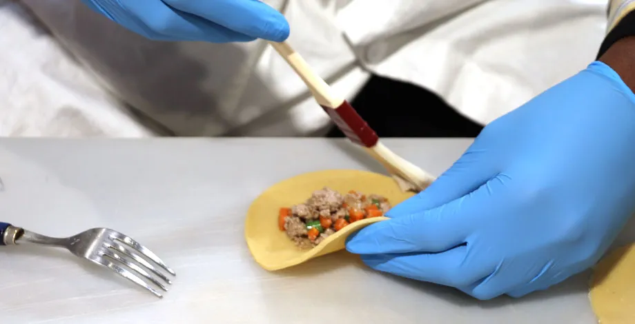 Making Cameroonian "pili pili" stuffed with vegetables and meat
